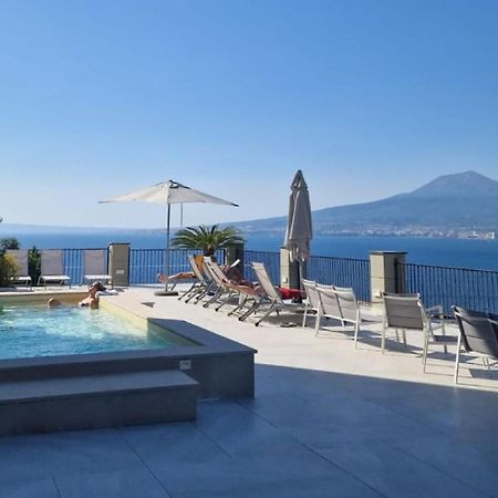 La Panoramica Hotel Кастелламмаре-ди-Стабия Экстерьер фото