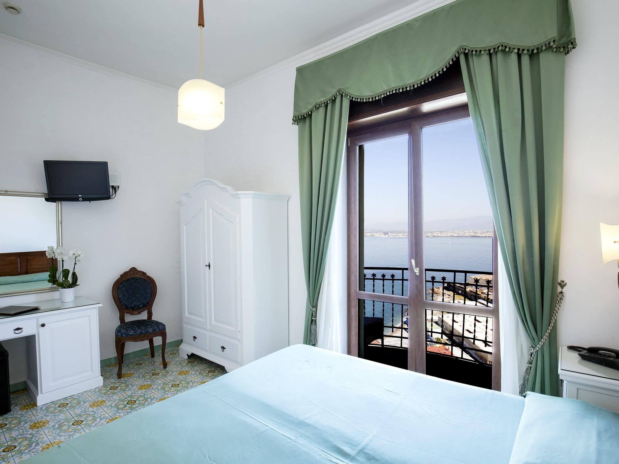 La Panoramica Hotel Кастелламмаре-ди-Стабия Экстерьер фото