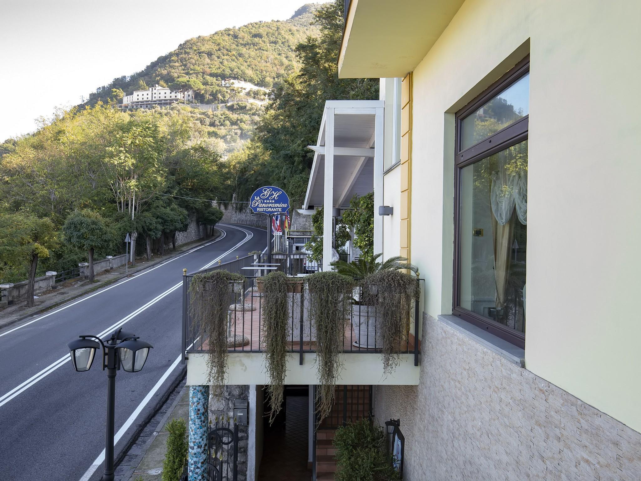La Panoramica Hotel Кастелламмаре-ди-Стабия Экстерьер фото