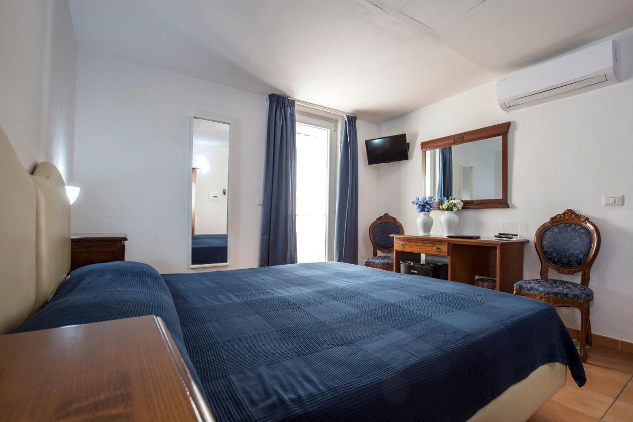 La Panoramica Hotel Кастелламмаре-ди-Стабия Экстерьер фото