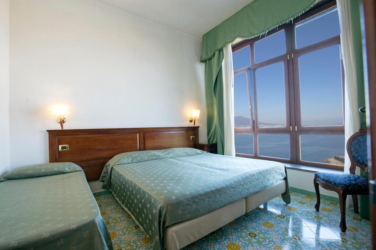 La Panoramica Hotel Кастелламмаре-ди-Стабия Экстерьер фото