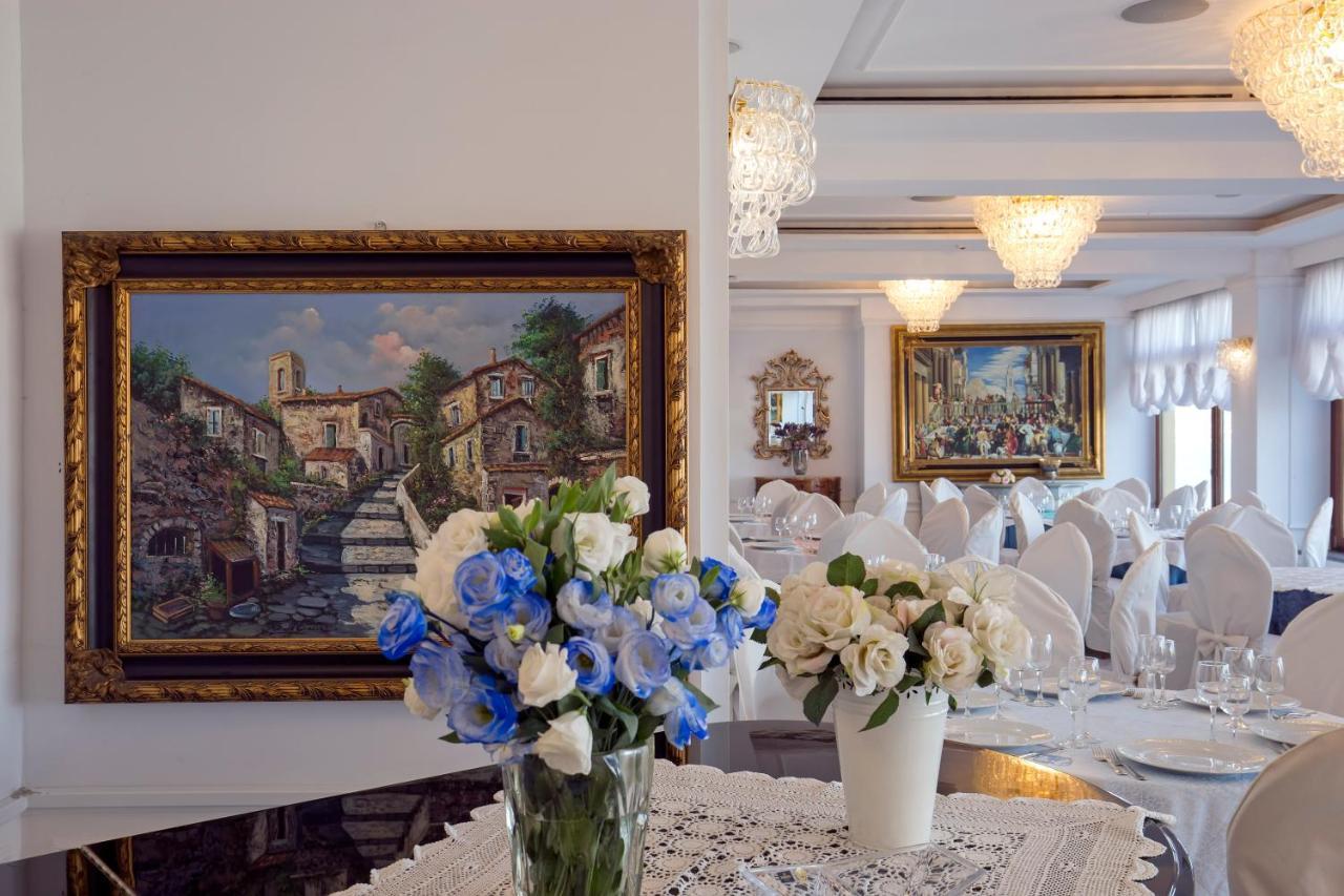 La Panoramica Hotel Кастелламмаре-ди-Стабия Экстерьер фото