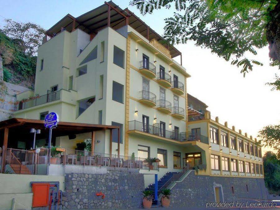 La Panoramica Hotel Кастелламмаре-ди-Стабия Экстерьер фото