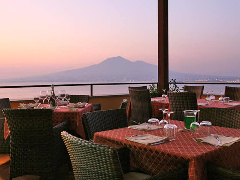 La Panoramica Hotel Кастелламмаре-ди-Стабия Экстерьер фото